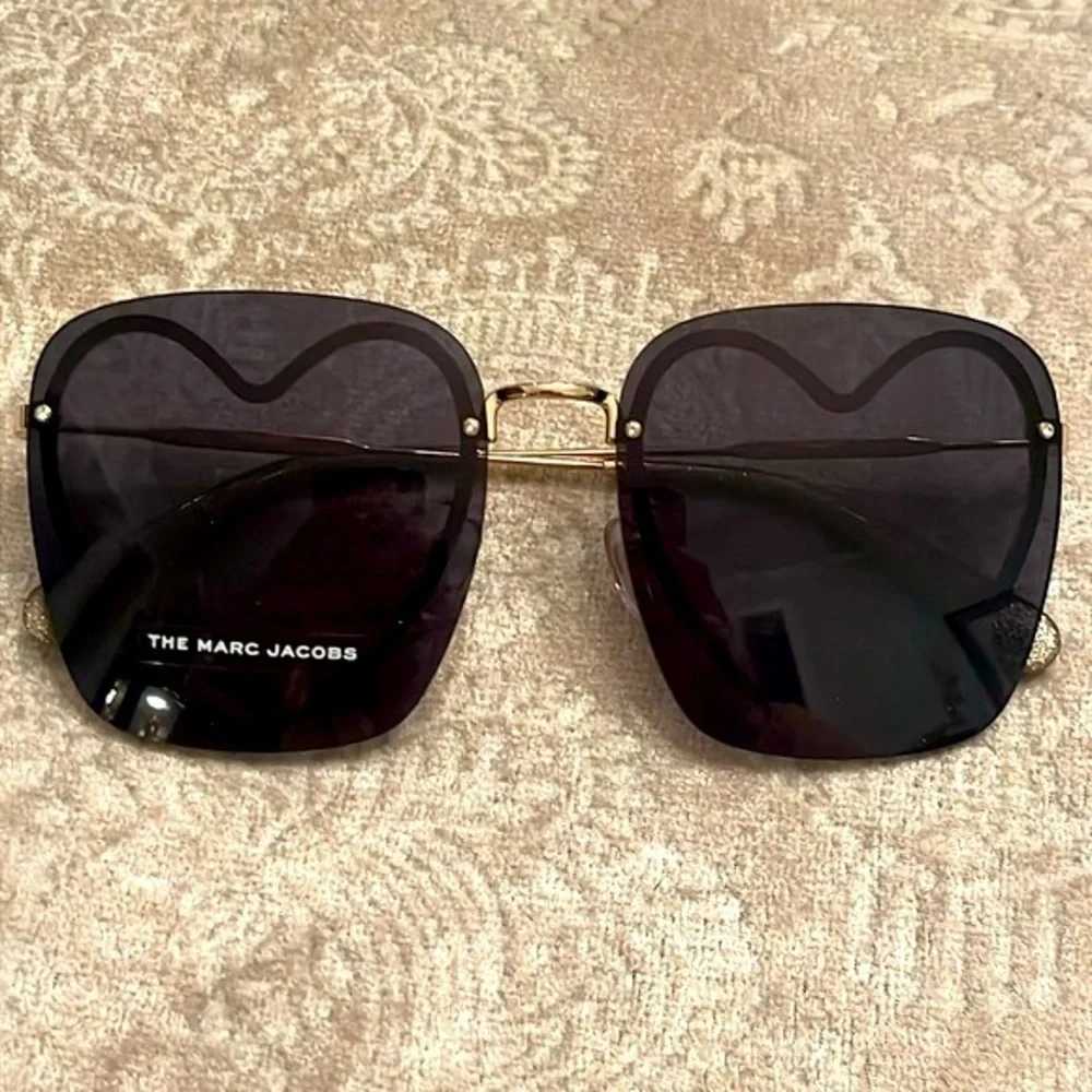 Brand New The Marc Jacobs Square Sunglasses w/ Gold Tone Metal Heart Shaped Rim